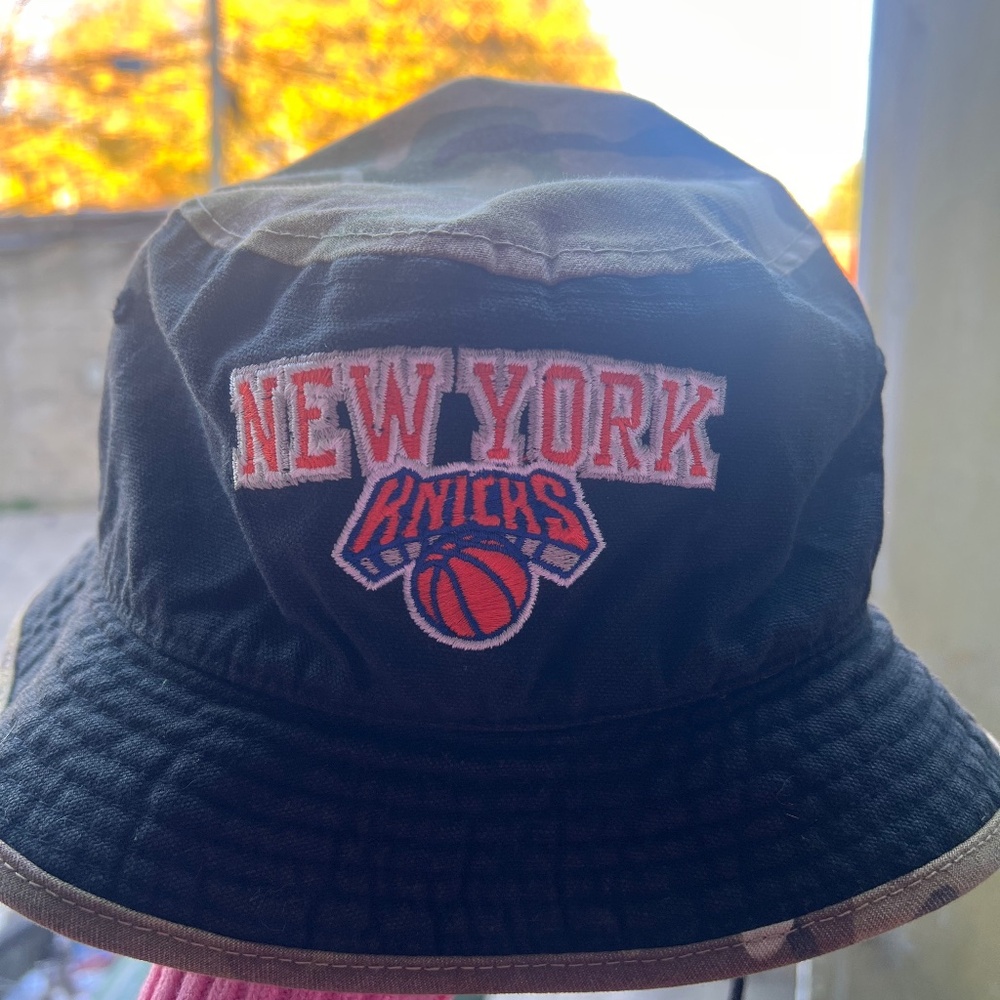 adidas New York Knicks Camo Bucket Hat - Black